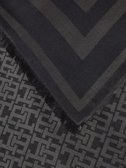 Productfoto, Schal mit Logo-Muster van Tommy Hilfiger, grijs met zwart allover-patroon, korte franjes, materiaal modal.