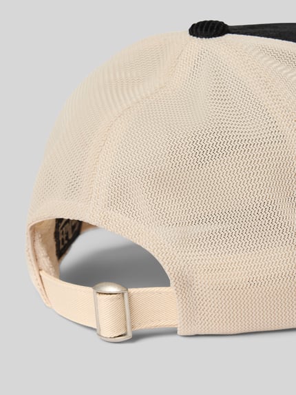 Produktfoto, Trucker Cap aus Baumwoll-Mix Modell 'CASQUETTE' von Von Dutch, Ripp-Optik, Mesh-Rückseite, verstellbarer Riegel, beige-schwarz.