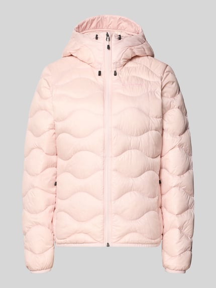 Produktfoto, Steppjacke mit Reißverschlusstaschen Modell 'Helium' von Peak Performance in zartem Rosa mit Kapuze und sichtbarer Steppstruktur, Regular Fit, glatte Textur