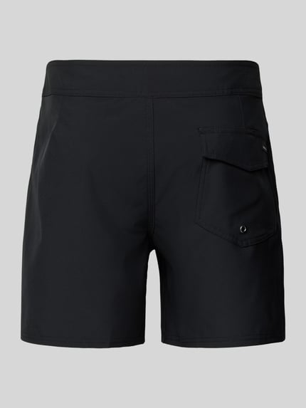 Produktfoto, schwarze Regular Fit Shorts mit Logo-Stitching Modell 'Kaimana' von Quiksilver, elastischer Stoff, Schnürverschluss, glatte Textur