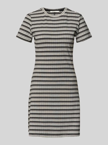Produktfoto, Körpernahes Freizeitkleid mit Allover-Muster von Tom Tailor Denim in Grau, Schwarz und Beige, Optik:Allover-Muster, Passform:Körpernah, Länge:Knielang, Ausschnitt:Rundhals, Ärmelform:Kurzarm, Saum:Gerade, Materialverarbeitung:Ripp