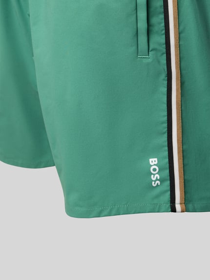 Produktfoto, Zwembroek met elastische band Model 'ICONIC' van BOSS, look: effen, labelprint, contraststrepen, zij-steekzakken, achterzak met klittenbandsluiting