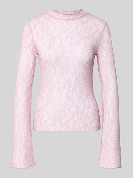 Produktfoto, Slim Fit Bluse in Spitzen-Optik von COMMA in zartem Rosa mit Stehkragen, langärmlig, Kräuselsäume, feine Spitzenstruktur