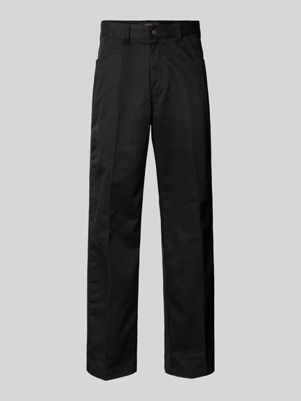 Produktfoto, Loose Straight Fit Hose mit Bügelfalten von Dickies in Schwarz, glatte Oberfläche, sichtbare Eingrifftaschen, Material-Mix mit Baumwoll-Anteil.