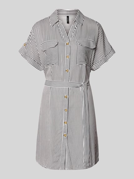 Produktfoto, Fließendes Freizeitkleid aus reiner Viskose Modell 'BUMPY' van Vero Moda, look: effen, minilengte, V-hals, korte mouwen, popeline materiaalverwerking, achterpas, knoopsluiting.