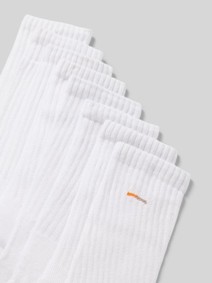Produktfoto, Socken mit Label-Print von camano aus Baumwoll-Mix in Weiß, körpernaher Schnitt, gerippter Abschluss, kleiner Label-Print