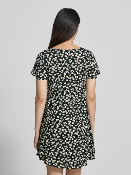 VERO MODA Tailliertes Freizeitkleid aus reiner Viskose Modell 'EASY JOY' Black 5