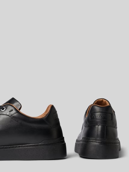 Produktfoto, Sneaker aus echtem Leder von La Martina in Schwarz, glatte Oberflächen, sichtbares Logo-Detail, abgerundete Form, Schafthöhe 8 cm, Schaftweite 10 cm, Absatz 4 cm
