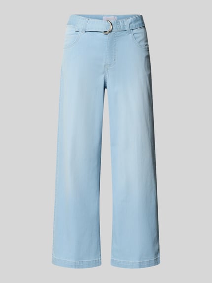 Produktfoto, Jeans mit weitem Bein und Gürtel Modell 'Linn City' von Angels aus hellblauem Baumwoll-Mix mit Stretch-Anteil und weicher Textur.