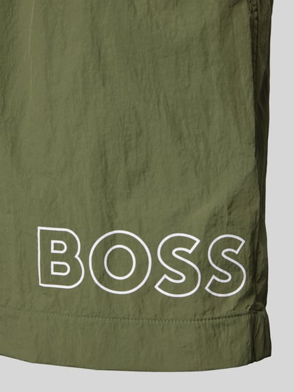 Produktfoto, Regular Fit Badeshorts mit Label Print Modell 'MOONEYE' von BOSS, efekt: jednolity kolor, nadruk z logo, elastyczny ściągacz z tunelem, wpuszczane kieszenie