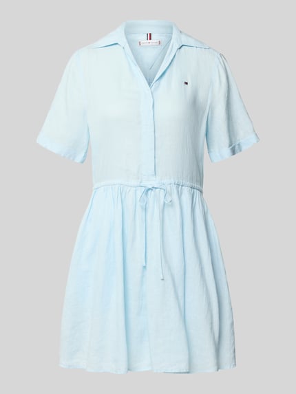 Productfoto, lichtblauw Ausgestelltes Freizeitkleid aus reinem Leinen van Tommy Hilfiger, uni, a-lijn fit, v-hals, overhemdkraag, korte mouw, mini-lengte, logo-applicatie, pure linnen textuur