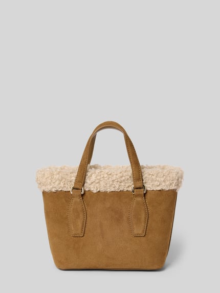 Produktfoto, braune Umhängetasche mit Teddyfell Modell 'Sandy Mini Tote' von BOSS, Damen Umhängetasche, beige Textur, klare Formen