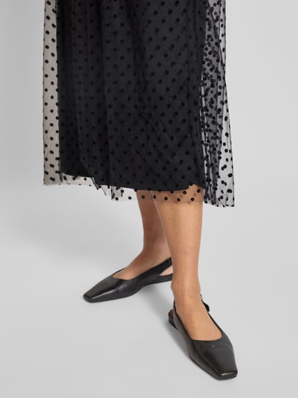VERO MODA Spódnica midi rozkloszowana z półprzezroczystą spódnicą wierzchnią model ‘NETHA’ Czarny 3