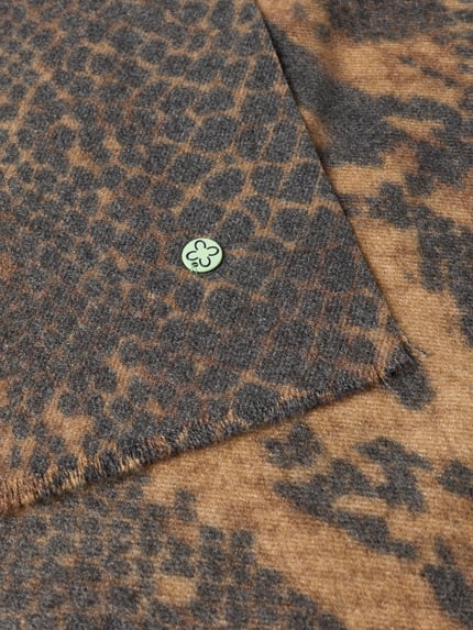 Produktfoto, Schal mit Viskose-Anteil van Codello, Materiaalmix met viscose, lengtepasvorm, all-over dierenprint, logodetail, Breedte maat 1: 46 cm