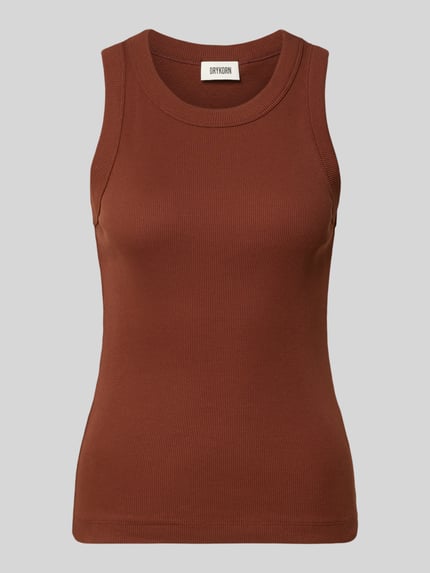 Produktfoto, Skinny Fit Tanktop aus reiner Baumwolle von DRYKORN in Braun mit Rundhalsausschnitt und Ripp-Optik, Länge 54 cm in S.