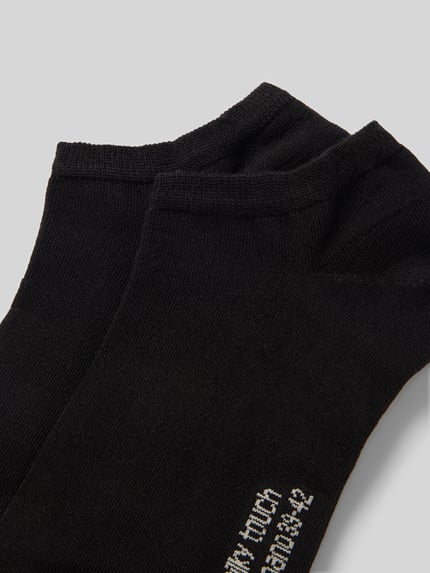 Produktfoto, schwarze Sneakersocken im 2er-Pack Modell 'SILKY' von camano, Viskose-Mix mit Stretch-Anteil, körpernahe Passform, glatte Textur.