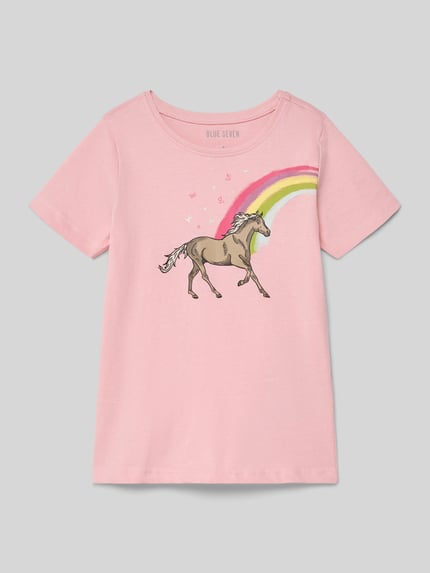Produktfoto, T-Shirt mit Motiv-Print und Rundhalsausschnitt von Blue Seven aus reiner Baumwolle, rosa Grundfarbe, bunter Pferde- und Regenbogen-Print, Regular Fit, Rückenlänge bei Größe 116 beträgt 41 cm.