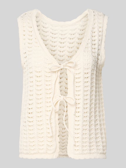 Mouwloos vest met vetersluiting model 'DOSIA' Shop The Look MANNEQUINE