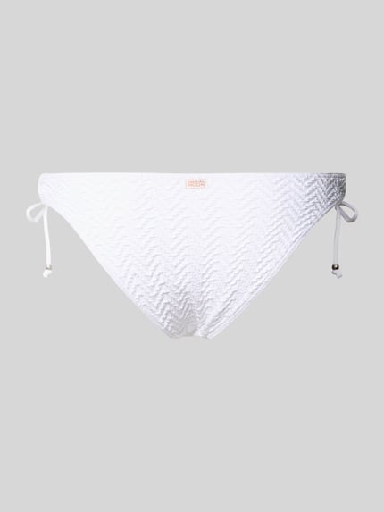 Productfoto, witte slim fit Bikini-Hose met structuurpatroon model 'Jada' van Banana Moon, elastische materiaalmix, dames