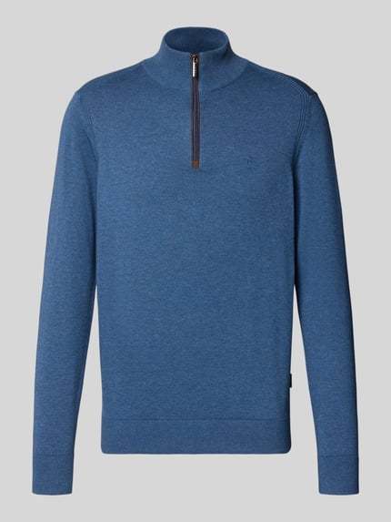 Produktfoto, Regular Fit Strickpullover aus reiner Baumwolle mit Troyer-Kragen von bugatti, kolor niebieski, faktura gładka, Wyhaftowane logo, krój regular fit, bawełna, Kołnierz zapinany, Długość tyłu w rozmiarze M: 65 cm, Długość rękawów w rozmiarze M: 65 cm