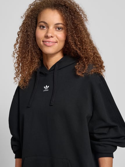 adidas Originals Bluza o kroju relaxed fit z kapturem, wyhaftowanym logo i kieszenią kangurką Czarny 3