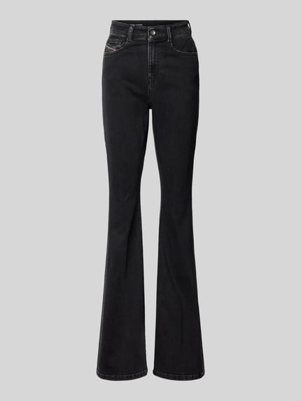 Flared Fit Jeans mit Logo-Detail Shop The Look MANNEQUINE