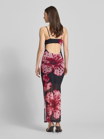 Kobiece modelka nosi Schmales Freizeitkleid mit Allover-Muster Modell 'MAGDA' od Only, wzór na całej powierzchni, cienkie ramiączka, długość midi, dekolt na plecach z wycięciami, wykończenie materiału: szyfon, kwiatowy wzór, widok całej sylwetki z tyłu.