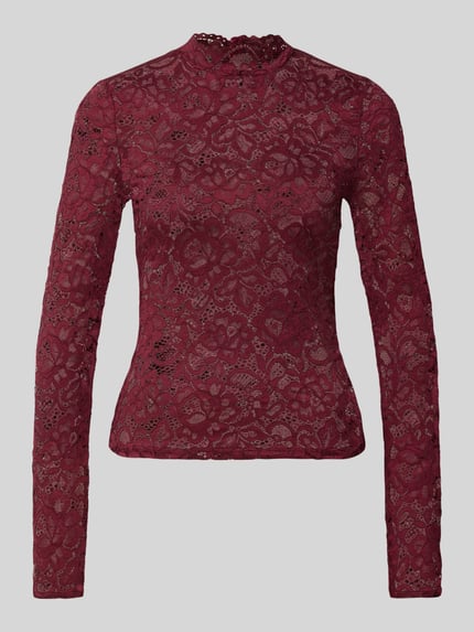 Produktfoto, Slim Fit Longsleeve aus floraler Spitze Modell 'Lacey' von YAS in dunklem Rot, elastischer Material-Mix, semitransparentes Design, Stehkragen, Rückenlänge 57 cm bei Größe S