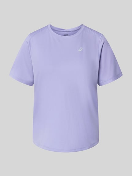 Produktfoto, T-Shirt mit Rundhalsausschnitt und Logo-Print von ASICS in Flieder, gerader Schnitt, leicht abgerundeter Saum, glatte Textur