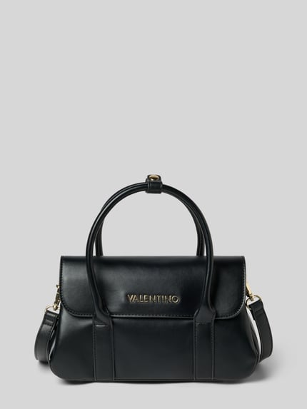 Produktfoto, schwarze Handtasche mit Label-Applikation von VALENTINO BAGS, glatte Struktur, goldene Details, mit Tragehenkel und Schulterriemen.