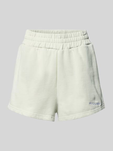 Produktfoto, High Waist Sweatshorts mit Logo-Stitching Modell 'WILUNA' von Pegador aus Baumwoll-Mix, helle Farbe, elastischer Bund, Bundweite Größe S 38 cm