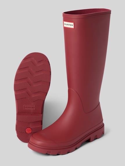 Produktfoto, Stiefel mit Logo-Detail von Hunter, kolor bordowy, gładka faktura, profilowana podeszwa, zaokrąglony czubek, krój zaokrąglony, wysokość obcasa: 3 cm, wysokość cholewki: 37 cm, szerokość w rozmiarze 40: 16 cm