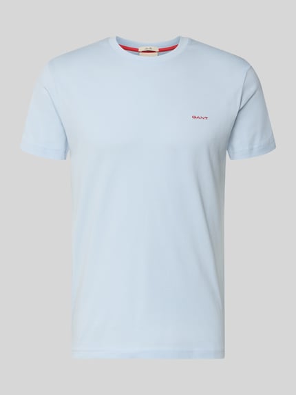 Produktfoto, T-Shirt mit Label-Detail von Gant in Hellblau, Reine Baumwolle, Gerader-Schnitt, Rundhalsausschnitt, Rückenlänge bei Größe M 70 cm