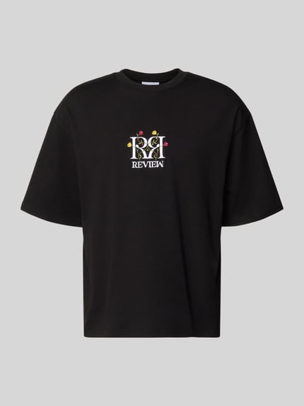 Produktfoto, Oversized Fit T-Shirt mit Logo-Stitching von REVIEW, czarna bawełna, florystyczne hafty, okrągły dekolt, długość tyłu w rozmiarze M: 70 cm