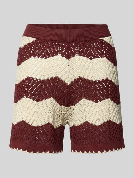Productfoto, Regular Fit Shorts uit puur katoen model 'GOLDEN COVE' van Vero Moda in gebreide streeplook, elastische taille, crème-bordeaux, structuur breiwerk.