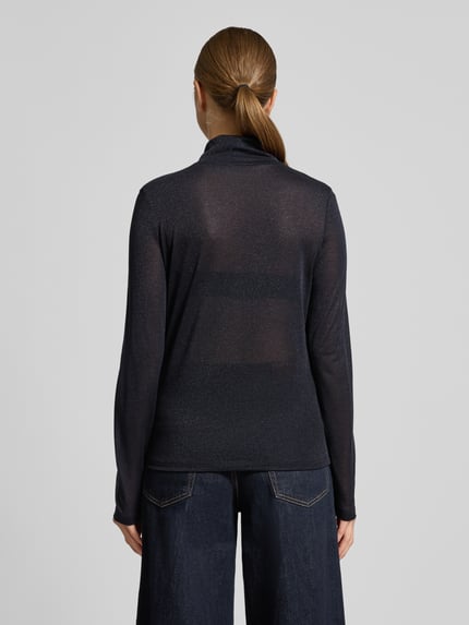 Vrouwenmodel draagt Longsleeve met Rollkragen Modell 'ZERAFNE' van Drykorn, viscosemix, regular fit, donkerblauw, ruglengte 59 cm, volledige lichaam achteraanzicht.