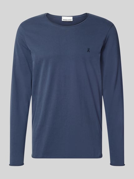 Produktfoto, Regular Fit Langarmshirt aus reiner Bio-Baumwolle Modell 'JAAMES' von Armedangels in Uni-Dunkelblau, Jersey mit Rollsaum und Logo-Stitching.
