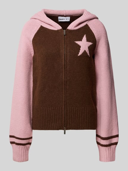 Produktfoto, Strickjacke mit Zweiwege-Reißverschluss Modell 'NOUGAT' von DAISY STREET, brauner Rumpf, rosa Ärmel, Kapuze, Sternmotiv, Material-Mix mit Stretch-Anteil, Damen Regular Fit, Rückenlänge 57 cm, Ärmellänge 72 cm.