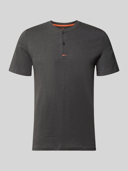 Produktfoto, Regular Fit T-Shirt aus reiner Baumwolle von s.Oliver RED LABEL in Dunkelgrau, unifarben, Henley-Kragen, kurzarm, glatte Baumwollstruktur