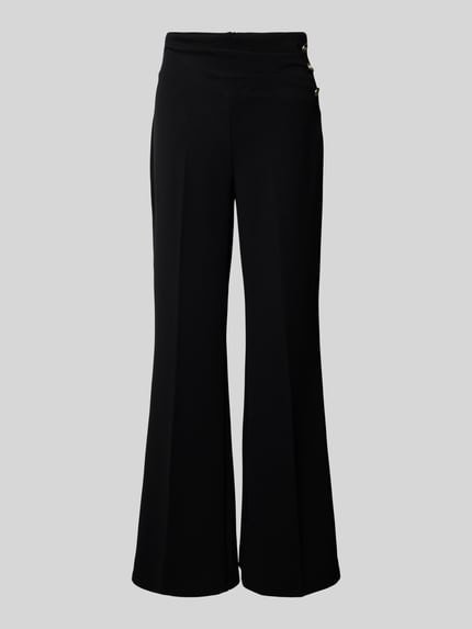 Produktfoto, Flared Cut Hose mit Knöpfen von Rinascimento, schwarze Damenhose mit Stretch-Anteil, glatte Struktur, frontal fotografiert.