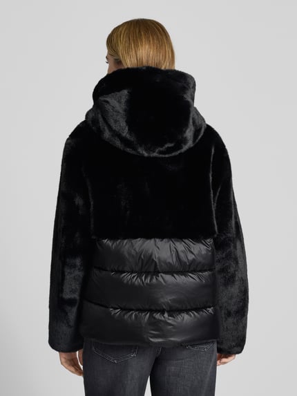 Blauer USA Steppjacke mit Kunstfellbesatz Modell 'FANEVIL' Black 5