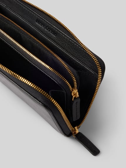 Productfoto, Portemonnee uit rundleernappa met rondomlopende ritssluiting van MARC O'POLO, zwart, labelreliëf, metalen accenten, draaglus, muntenvak, kaartvakken, hoofdvak