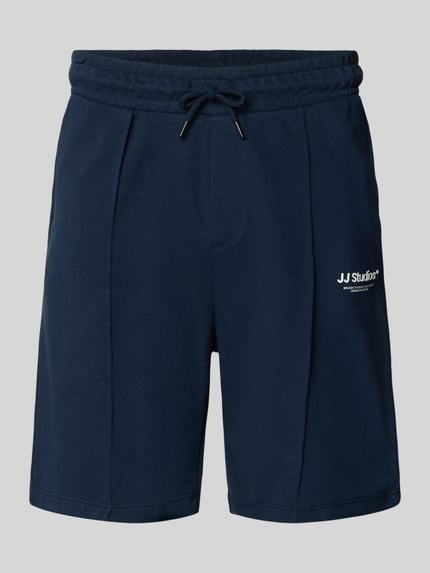 Produktfoto, Sweatshorts mit Logo Modell 'KANE' von Jack & Jones in Dunkelblau, Baumwoll-Mix, Relaxed-Fit, elastischer Bund, Logo, Bundweite 42 cm, Innenbeinlänge 19 cm