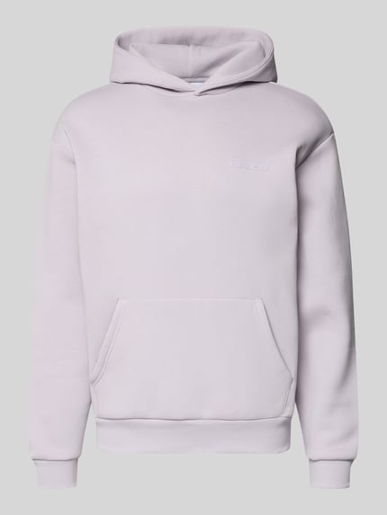 Produktfoto, Hoodie mit Känguru-Tasche von REVIEW, bawełniana mieszanka, luźny krój, kaptur, detal z logo, kieszeń kangurka, elastyczne wykończenia, długość tyłu w rozmiarze M: 68 cm, długość rękawa w rozmiarze M: 62 cm, jasnofioletowy, gładka tekstura