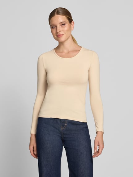 Vrouwenmodel draagt Longsleeve met ronde hals van ZABAIONE, Dames shirt met lange mouwen, mix van katoen en elastaan, getailleerd model, ruglengte bij maat S 55 cm, vooraanzicht van het hele lichaam.