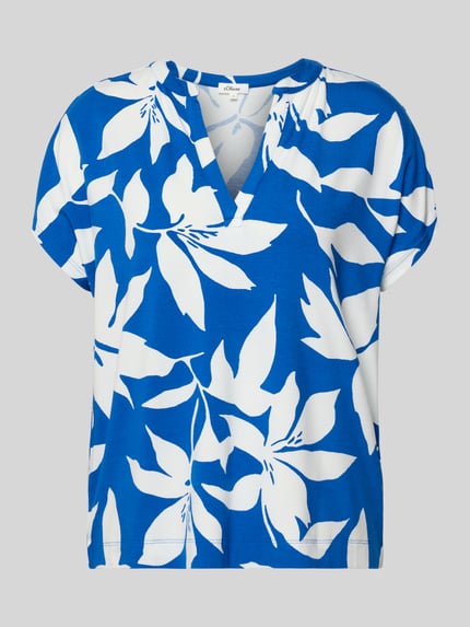 Productfoto, Relaxed Fit T-Shirt aus Viskose-Mix van s.Oliver RED LABEL met bloemenprint in blauw en wit, Henley-hals, korte mouw, jersey.