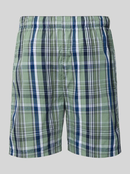 Produktfoto, Regular Fit Pyjama-Shorts mit Logo-Patch von Christian Berg Men, kariertes Design in Grün, Weiß und Blau, Reine Baumwolle, elastischer Bund mit Tunnelzug.