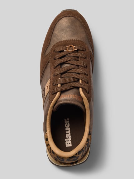 Produktfoto, Sneaker aus Leder-Mix Modell 'MILLS' von Blauer USA in Braun, strukturierte Sohle, Label-Details, runde Form, Kontext: Damen Sneaker mit Schnürverschluss, abgerundete Passform, Absatzhöhe 4 cm, Schafthöhe 9 cm, Schaftweite 9 cm