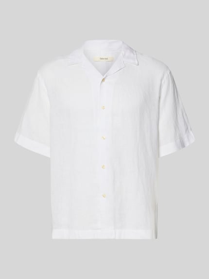Produktfoto, weißes Relaxed Fit Leinenhemd mit Resortkragen Modell 'KYLIAN' von SELECTED HOMME, unifarben, kurzarm, glatte Textur