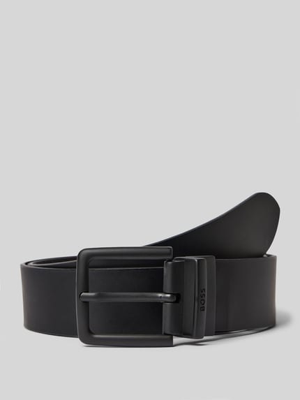 Produktfoto, pasek z gładkiej, ziarnistej skóry bydlęcej, czarny, matowa tekstura, klamra z logo, unikalny pasek 'Gürtel aus echtem Rindsleder Modell 'OMAR-B_SR40_PGR' von BOSS, szerokość w rozmiarze według modelu, jednolity kolor